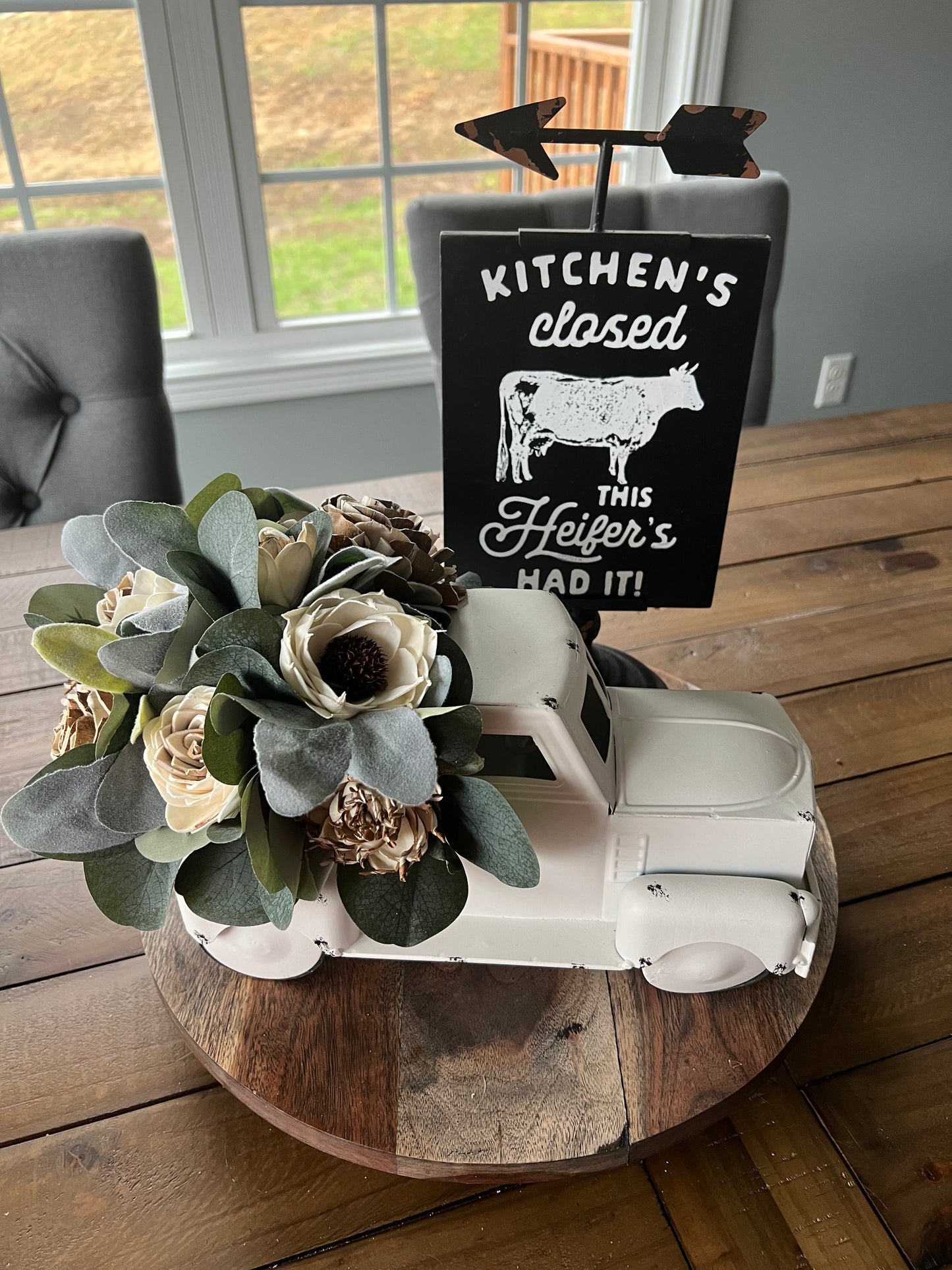 TRUCK FLORAL ARRANGEMENT