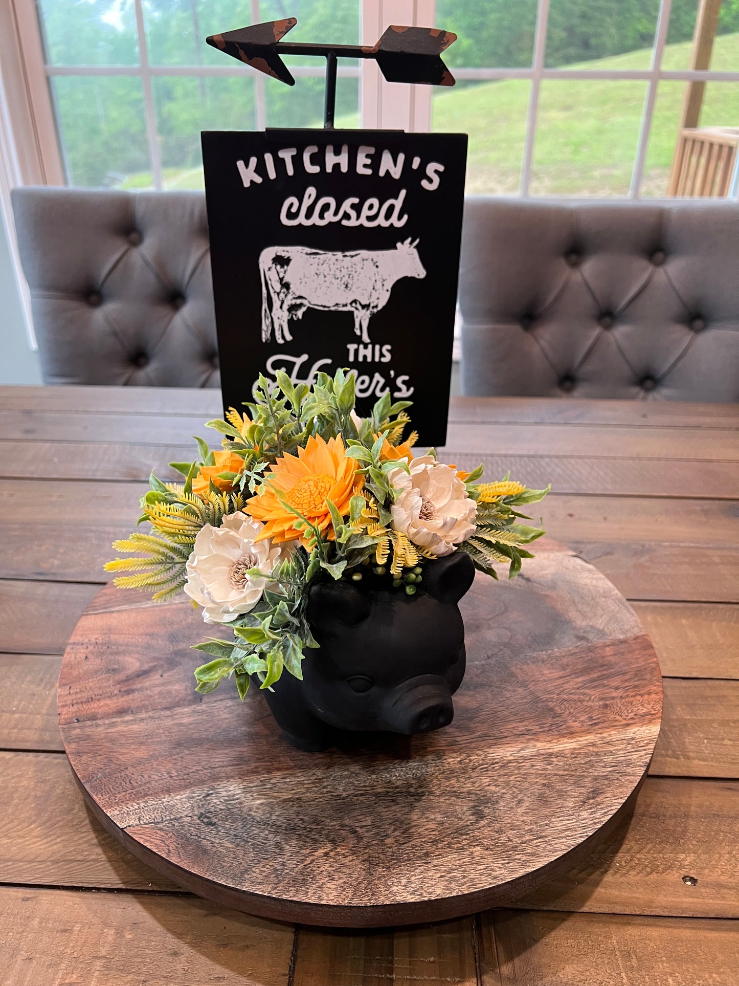 BLACK PIGGY ARRANGEMENT