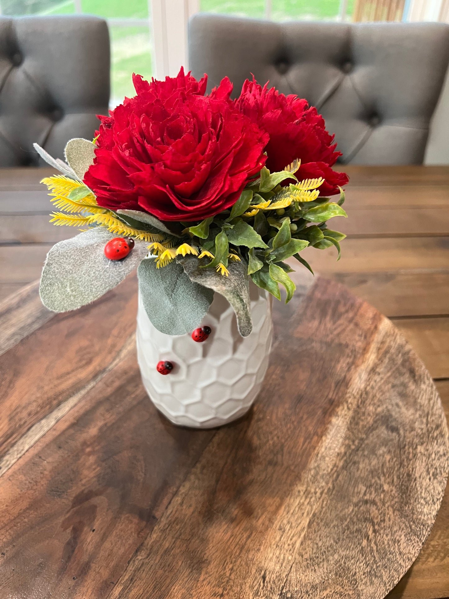 WHITE VASE WITH RED ROSES ARRANGEMENT