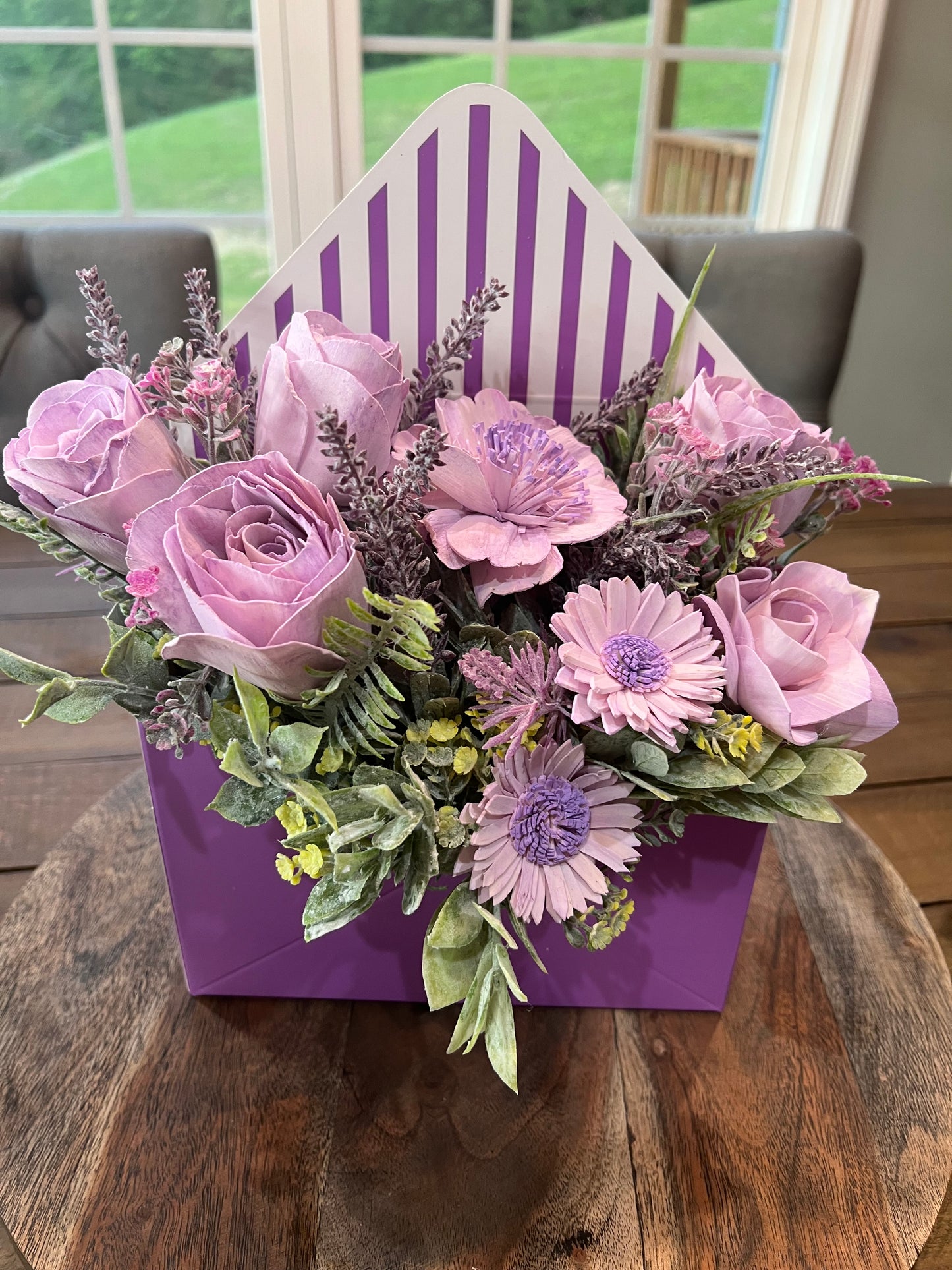 ENVELOPE WITH WOOD LAVENDER FLOWERS