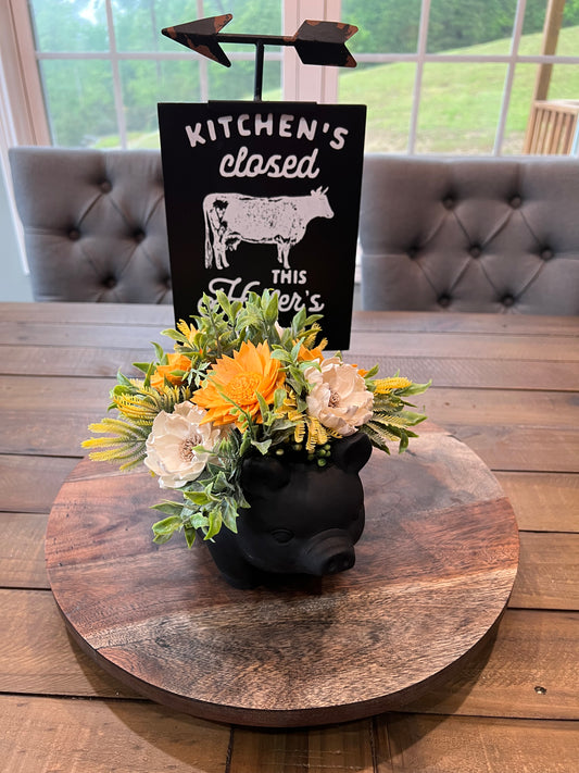 BLACK PIGGY ARRANGEMENT