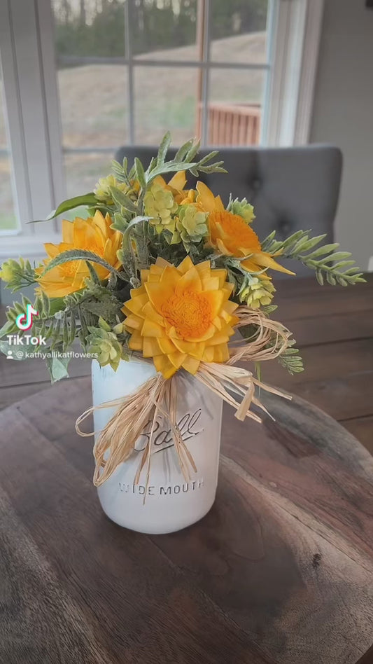 FLORAL ARRANGEMENT IN MASON JAR